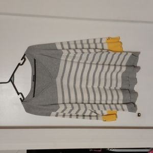 Hannah gray and white v-neck pullover sweater with 3/4 length sleeves